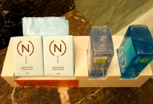 i love hotel toiletries...
