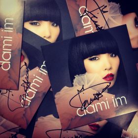 with or without autograph, i would love to have this 