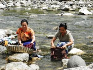 when i was still a kid, i always thought that those batya (laundry tubs) were giant tansan (bottle caps)
