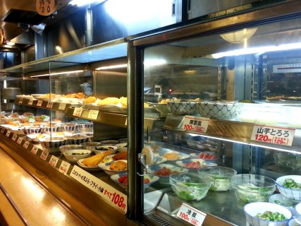no conveyor belt machine... an old and reliable self service japanese eatery