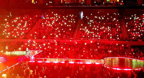 singing "La Vie En Rose"