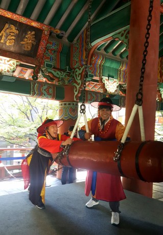 ring my bell... hahaha!