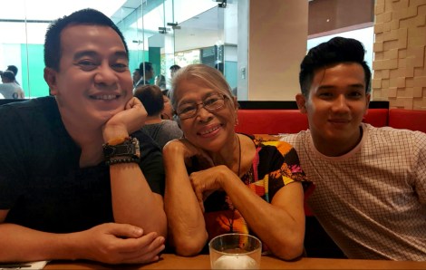3 generations: neil, nengkoy and my nephew gabby, a millennial who I guess has not yet sent a letter via classic postal mode